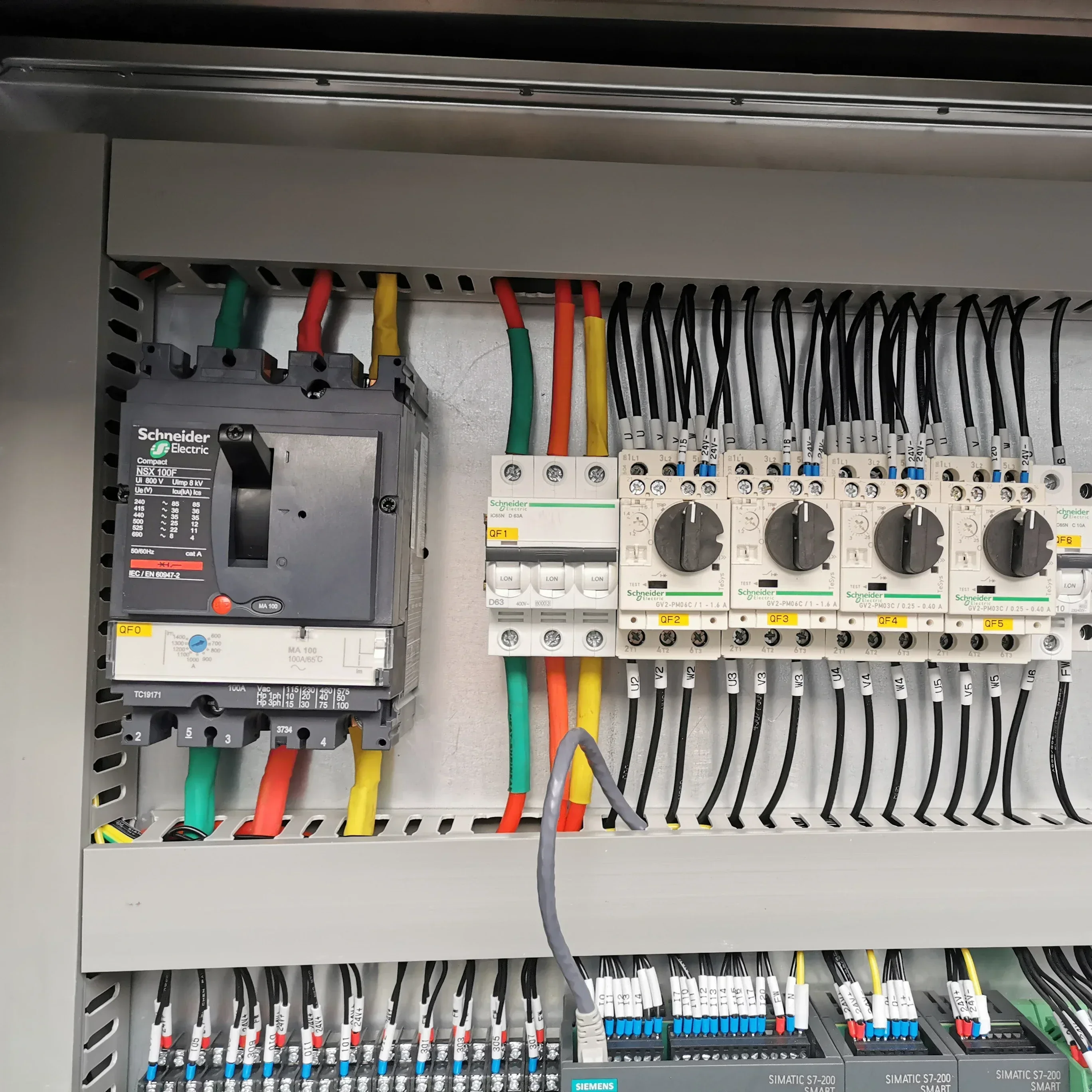 Outdoor Power Distribution Cab - Outdoor Power Board Box recensione e prezzo