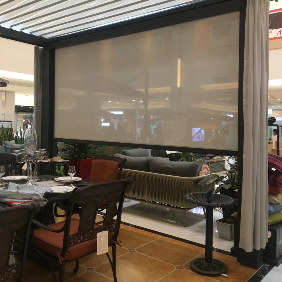 Built-In Waterproof Windproof  - Outdoor Power Roller Shades recensione e prezzo
